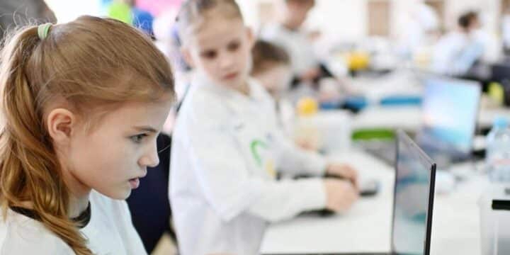 как научить ребенка пользоваться ИИ