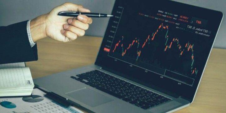 как выбрать брокера для торговли на бирже новичку